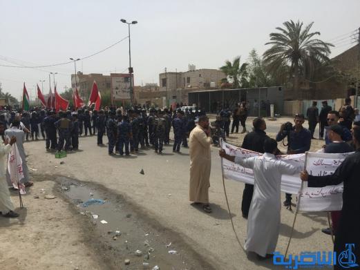 بالصور:عشائر قضاء الدواية وناحية سيد دخيل يتظاهرون امام مجلس المحافظة