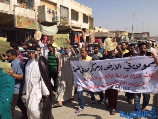 بعد ان قفزت اسعارة الى الضعف ، الطحين المفقود يدفع العشرات للتظاهر في الناصرية - تقرير مصور -