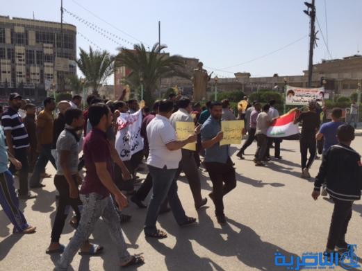 بعد ان قفزت اسعارة الى الضعف ، الطحين المفقود يدفع العشرات للتظاهر في الناصرية - تقرير مصور -