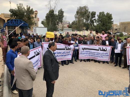 موظفو البلديات يتظاهرون في الناصرية للمطالبة بتحسين رواتبهم