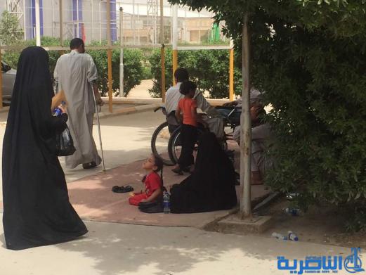 بالصور : تعامل غير انساني اثناء منح رواتب &quot;المعين المتفرغ&quot; في الناصرية