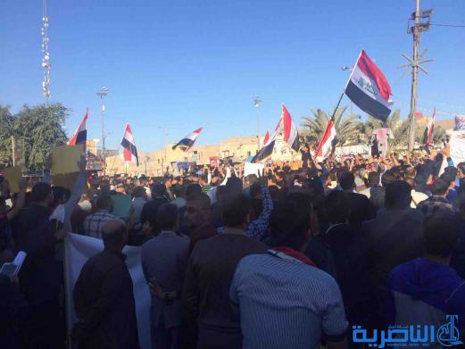 بالصور : المئات من متظاهري المحافظات يتجمعون وسط الناصرية وينددون بالفساد