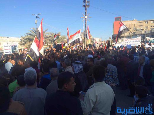 بالصور : المئات من متظاهري المحافظات يتجمعون وسط الناصرية وينددون بالفساد