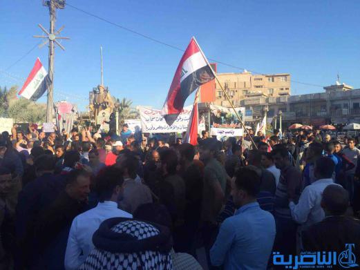 بالصور : المئات من متظاهري المحافظات يتجمعون وسط الناصرية وينددون بالفساد