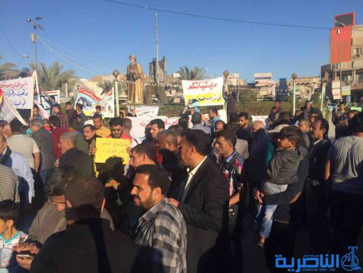 بالصور : المئات من متظاهري المحافظات يتجمعون وسط الناصرية وينددون بالفساد