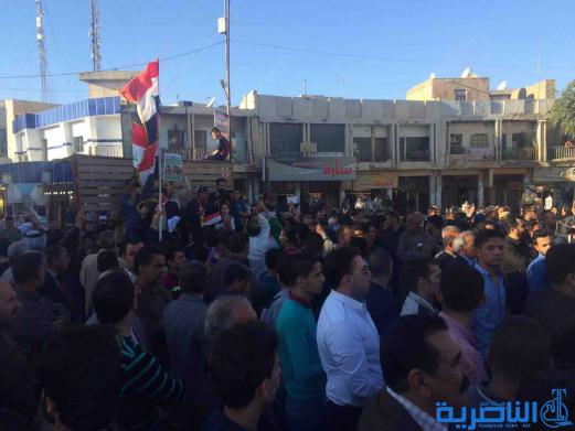بالصور : المئات من متظاهري المحافظات يتجمعون وسط الناصرية وينددون بالفساد