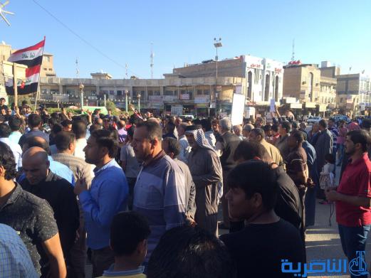 بالصور : العشرات يتظاهرون في الناصرية للمطالبات باصلاحات جذرية في العملية السياسية