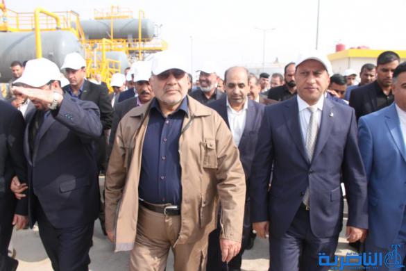 وزير النفط برفقة محافظ ذي قار يفتتح ضفة العزل الثانية بحقل الناصرية لترفع انتاجه الى 100 الف برميل يوميا