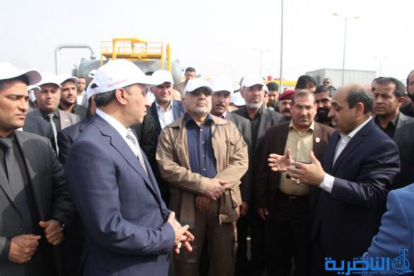 وزير النفط برفقة محافظ ذي قار يفتتح ضفة العزل الثانية بحقل الناصرية لترفع انتاجه الى 100 الف برميل يوميا