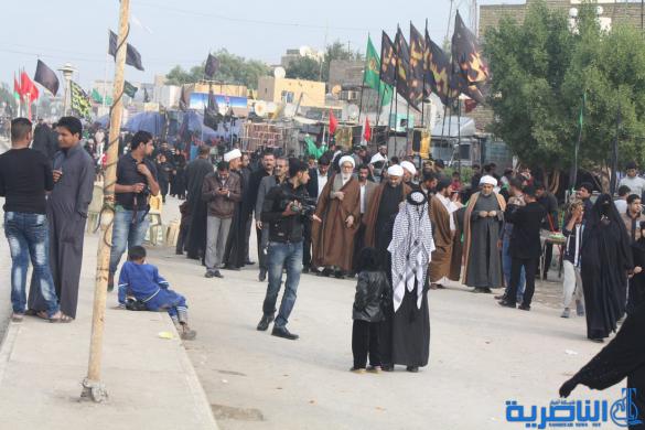 بالصور : طلبة الحوزة الدينية في الناصرية يتقدمهم اية الله الناصري يشاركون زوار الاربعينية مسيرتهم نحو كربلاء