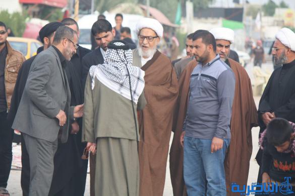 بالصور : طلبة الحوزة الدينية في الناصرية يتقدمهم اية الله الناصري يشاركون زوار الاربعينية مسيرتهم نحو كربلاء