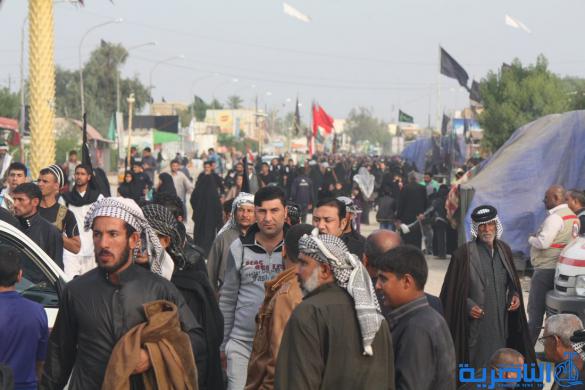 بالصور : طلبة الحوزة الدينية في الناصرية يتقدمهم اية الله الناصري يشاركون زوار الاربعينية مسيرتهم نحو كربلاء