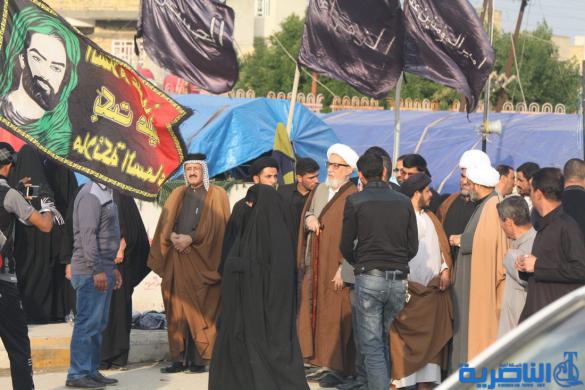 بالصور : طلبة الحوزة الدينية في الناصرية يتقدمهم اية الله الناصري يشاركون زوار الاربعينية مسيرتهم نحو كربلاء