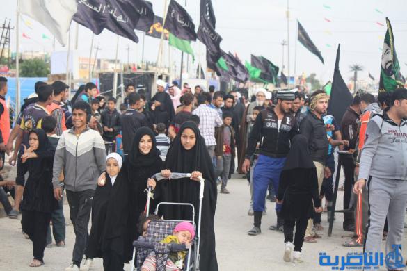 بالصور : طلبة الحوزة الدينية في الناصرية يتقدمهم اية الله الناصري يشاركون زوار الاربعينية مسيرتهم نحو كربلاء