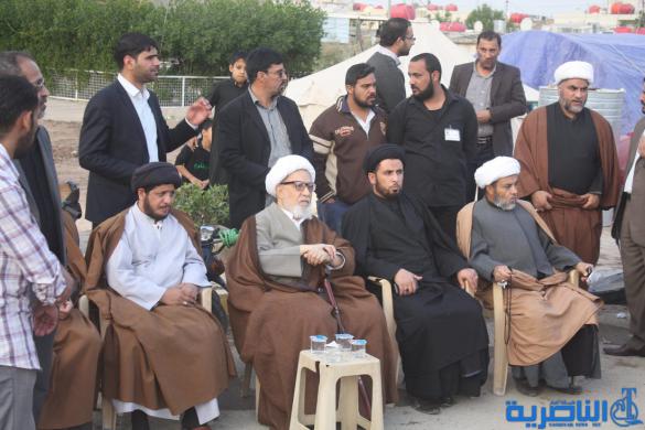 بالصور : طلبة الحوزة الدينية في الناصرية يتقدمهم اية الله الناصري يشاركون زوار الاربعينية مسيرتهم نحو كربلاء