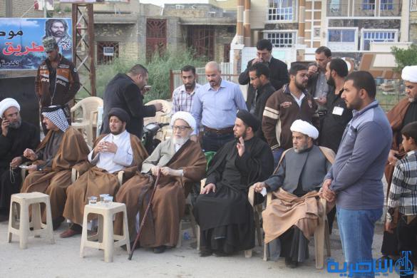بالصور : طلبة الحوزة الدينية في الناصرية يتقدمهم اية الله الناصري يشاركون زوار الاربعينية مسيرتهم نحو كربلاء