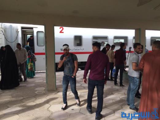 بالصور:وصول 400 سائحا الى محطة الناصرية للقطارات لغرض السياحة في الاهوار