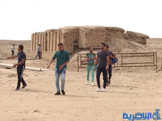 بالصور:سواح بغداد والديوانية في زقورة اور الاثرية