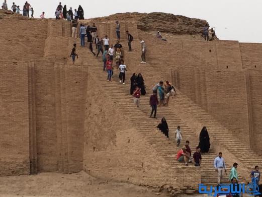 بالصور:سواح بغداد والديوانية في زقورة اور الاثرية