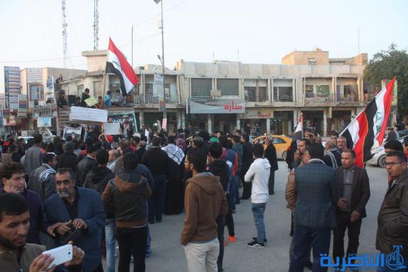 بالصور : متظاهرو الناصرية يطالبون بتشجيع المنتجات الوطنية وعدم التستر على المفسدين 