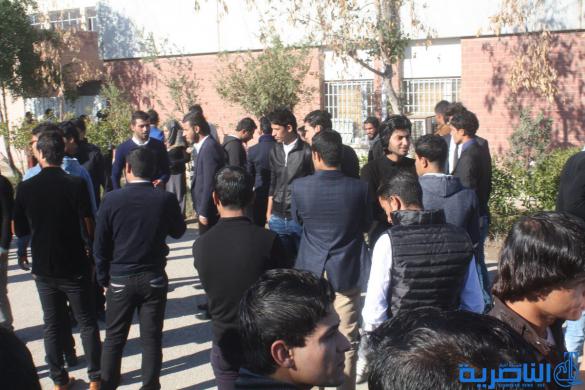 طلبة كلية الاعلام في ذي قار يعتصمون احتجاجا على قرار الجامعة باعفاء العميد