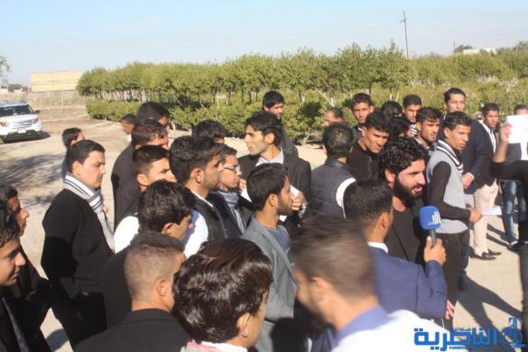 طلبة كلية الاعلام في ذي قار يعتصمون احتجاجا على قرار الجامعة باعفاء العميد