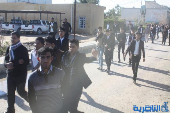 طلبة كلية الاعلام في ذي قار يعتصمون احتجاجا على قرار الجامعة باعفاء العميد