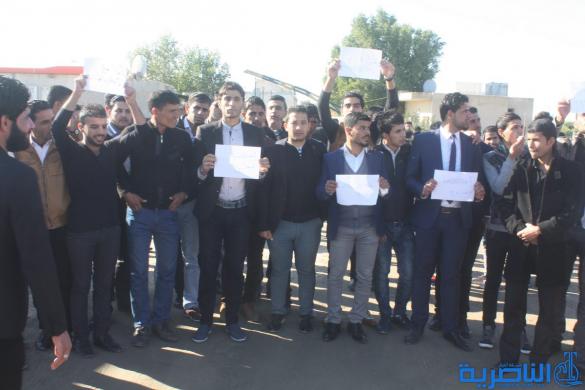 طلبة كلية الاعلام في ذي قار يعتصمون احتجاجا على قرار الجامعة باعفاء العميد