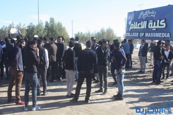 طلبة كلية الاعلام في ذي قار يعتصمون احتجاجا على قرار الجامعة باعفاء العميد