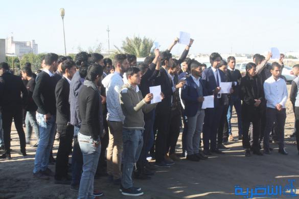 طلبة كلية الاعلام في ذي قار يعتصمون احتجاجا على قرار الجامعة باعفاء العميد