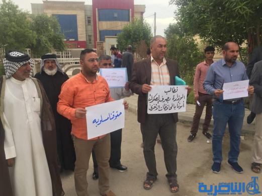  العشرات يتظاهرون في الناصرية للمطالبة باطلاق قروض الاسكان