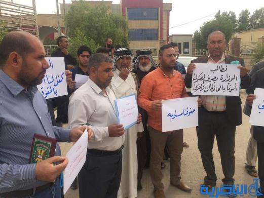  العشرات يتظاهرون في الناصرية للمطالبة باطلاق قروض الاسكان