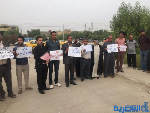  العشرات يتظاهرون في الناصرية للمطالبة باطلاق قروض الاسكان