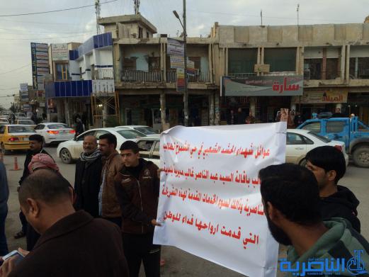 بالصور : متظاهرو الناصرية يجددون مطالبتهم بالاصلاح الحكومي بعد مرور عام 