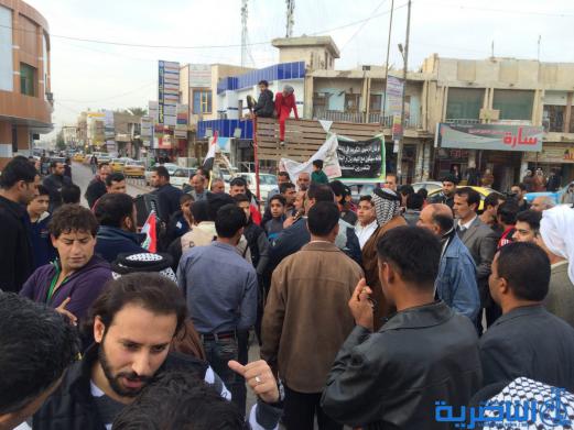 بالصور : متظاهرو الناصرية يجددون مطالبتهم بالاصلاح الحكومي بعد مرور عام 