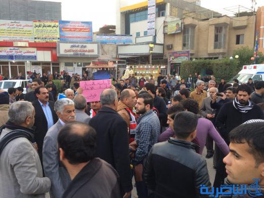 بالصور : متظاهرو الناصرية يجددون مطالبتهم بالاصلاح الحكومي بعد مرور عام 