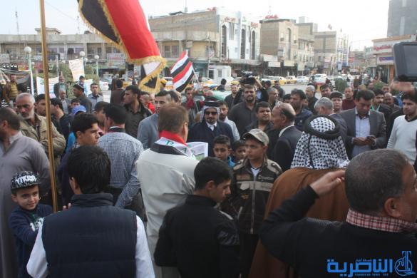 بالصور : العشرات يتظاهرون في الناصرية للمطالبة باصلاح الخدمات في المحافظة 