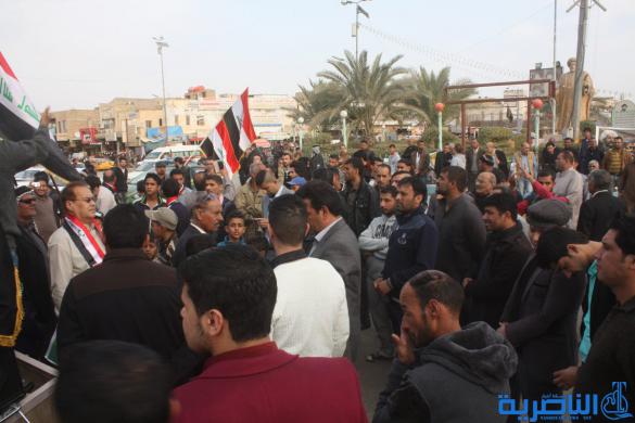 بالصور : العشرات يتظاهرون في الناصرية للمطالبة باصلاح الخدمات في المحافظة 