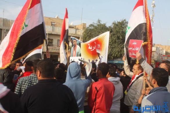 بالصور : العشرات يتظاهرون في الناصرية للمطالبة باصلاح الخدمات في المحافظة 