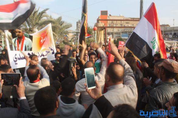 بالصور : العشرات يتظاهرون في الناصرية للمطالبة باصلاح الخدمات في المحافظة 
