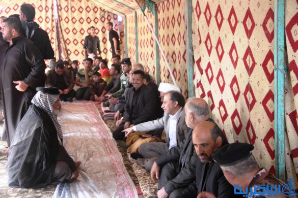 بالصور :محافظ ذي قار يشيد بخدام الحسين ويشاركهم بمد اطول سفرة ثواب بطول 65 كم
