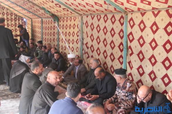 بالصور :محافظ ذي قار يشيد بخدام الحسين ويشاركهم بمد اطول سفرة ثواب بطول 65 كم