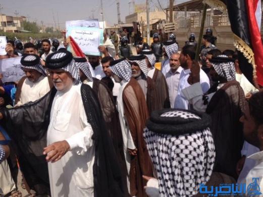 العشرات من اهالي سيد دخيل يتظاهرون احتجاجا على طفح المجاري - تقرير مصور -