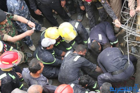 الدفاع المدني ينتشل جثتي عاملي البناء من تحت انفاض المجلس البلدي في الناصرية - تقرير مصور - 