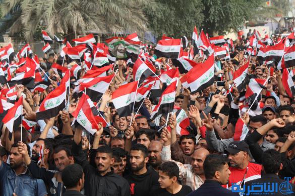 بالصور : الالاف يتجمعون امام مجلس ذي قار تنديدا بالفساد 
