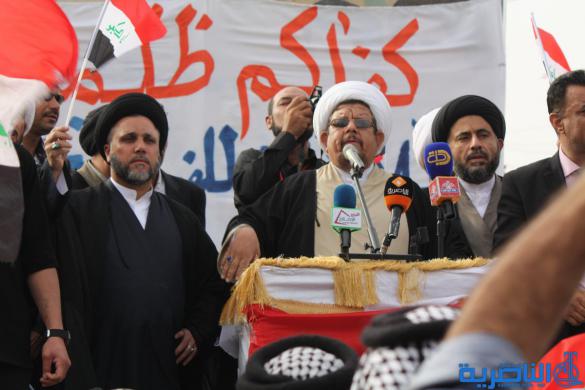 بالصور : الالاف يتجمعون امام مجلس ذي قار تنديدا بالفساد 