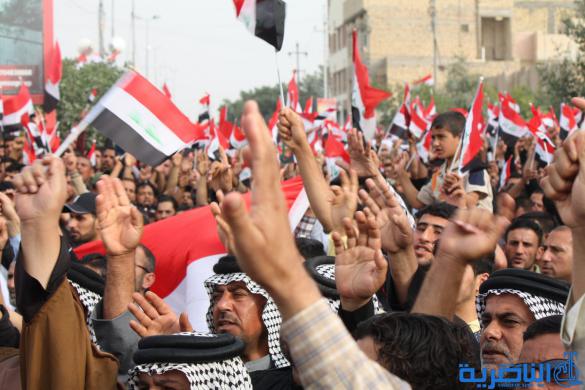 بالصور : الالاف يتجمعون امام مجلس ذي قار تنديدا بالفساد 