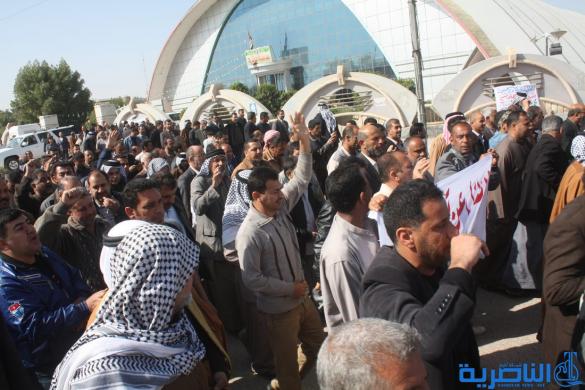 العشرات من محتجزي رفحاء يتظاهرون في الناصرية للاسراع بصرف امتيازاتهم - تقرير مصور -