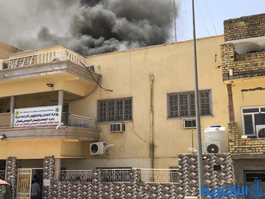 بالصور:اندلاع حريق في الطابق العلوي لدائرة قسم التقاعد والضمان الاجتماعي