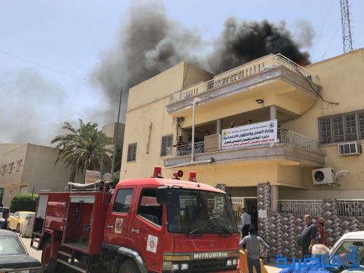 بالصور:اندلاع حريق في الطابق العلوي لدائرة قسم التقاعد والضمان الاجتماعي